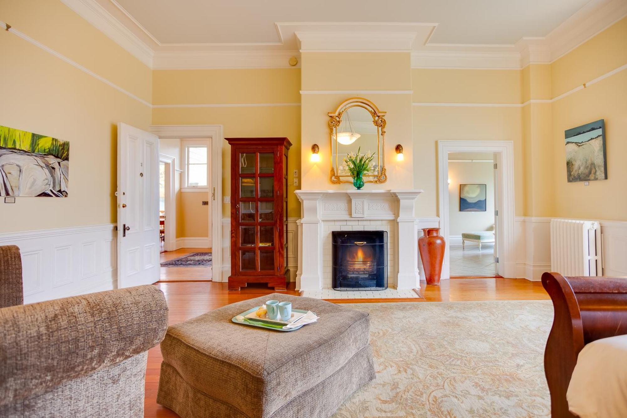 Fairholme Manor Inn Виктория Экстерьер фото