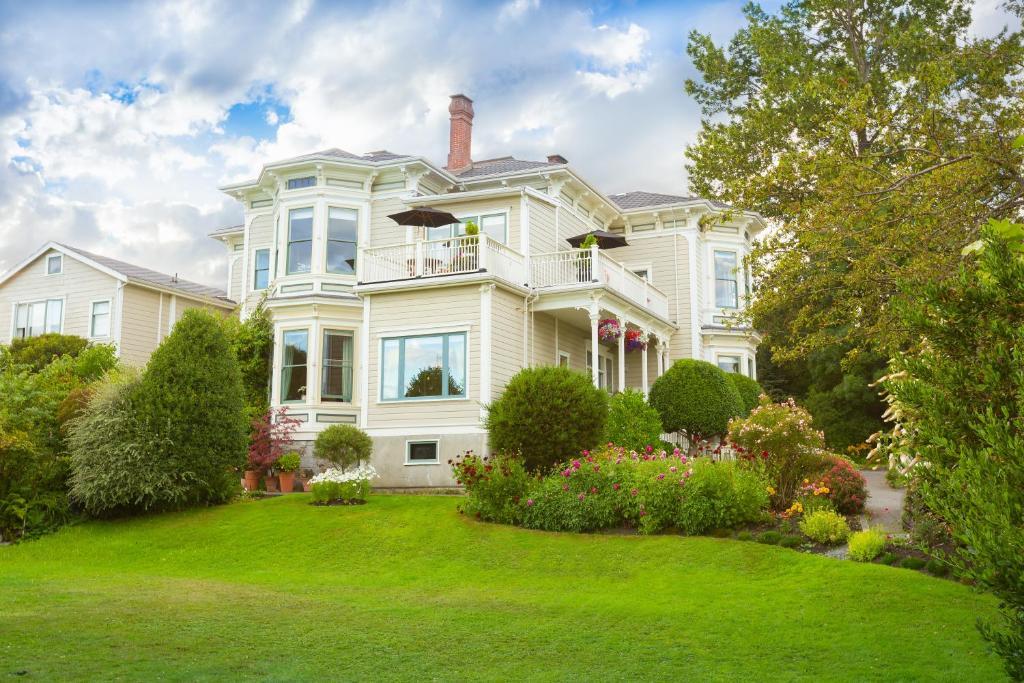 Fairholme Manor Inn Виктория Экстерьер фото