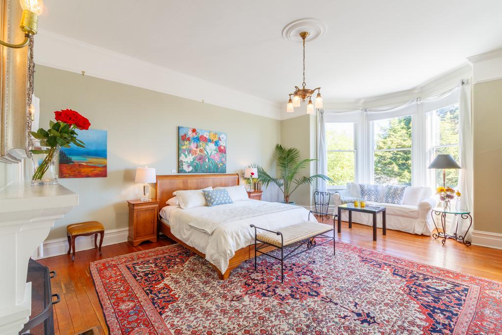 Fairholme Manor Inn Виктория Экстерьер фото