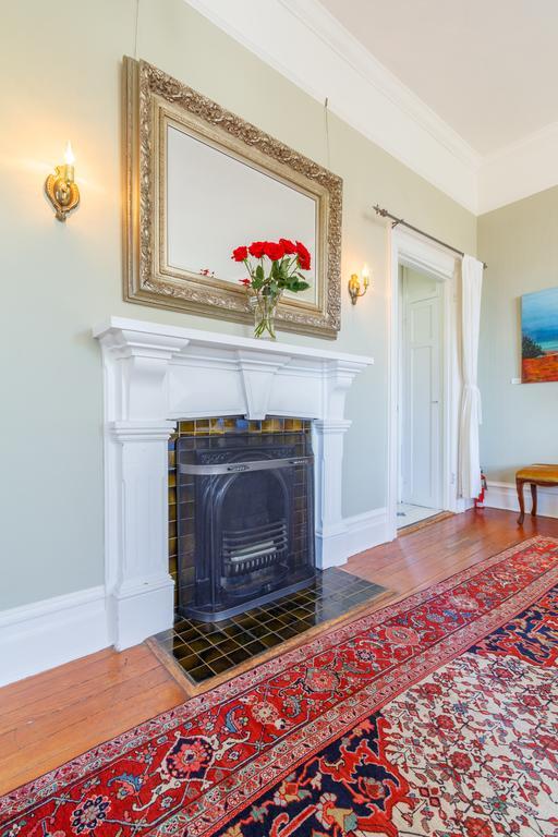 Fairholme Manor Inn Виктория Экстерьер фото