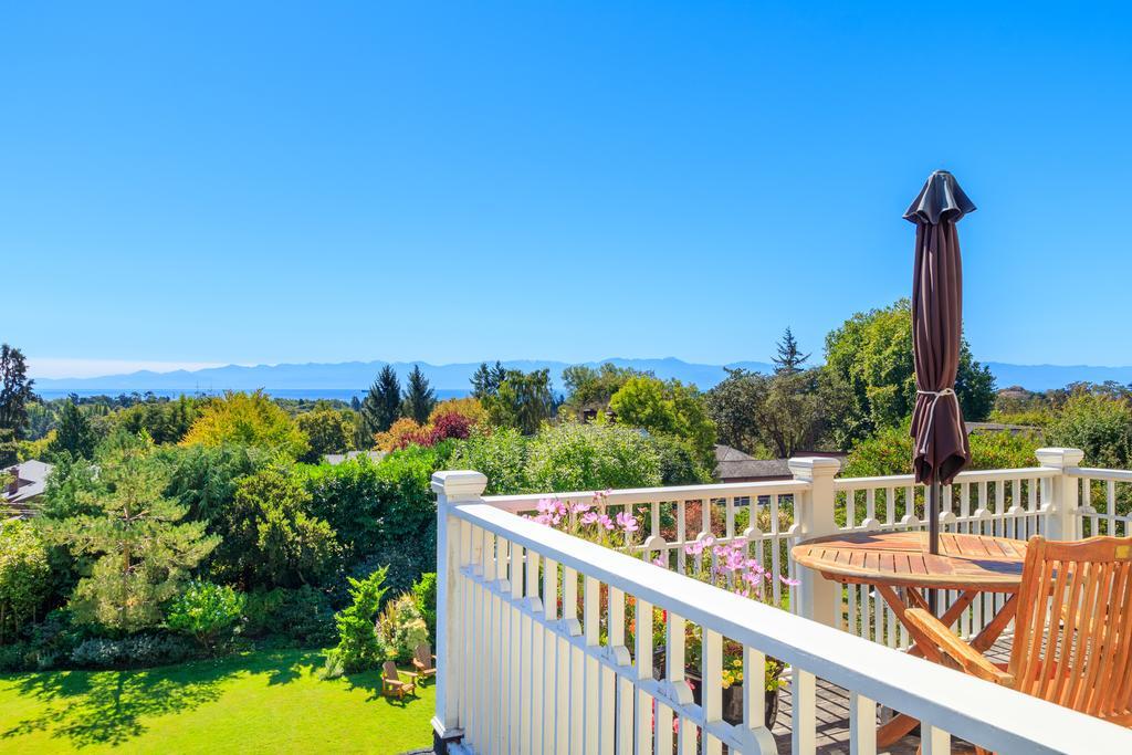 Fairholme Manor Inn Виктория Экстерьер фото