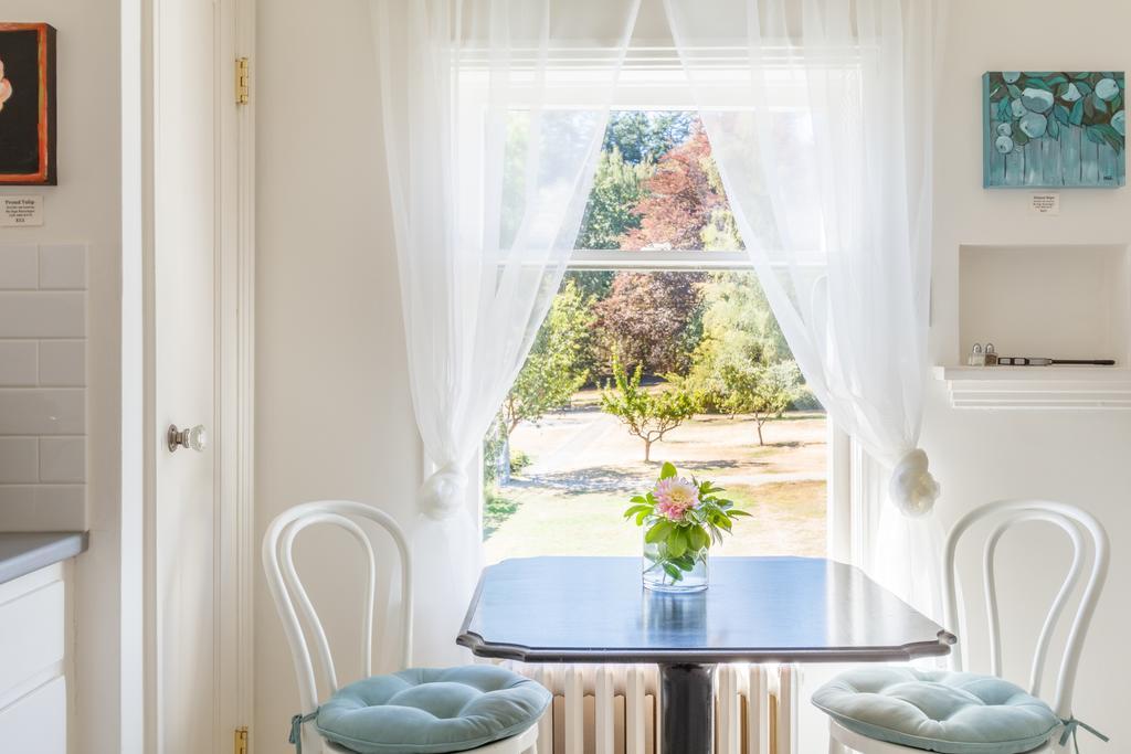 Fairholme Manor Inn Виктория Экстерьер фото