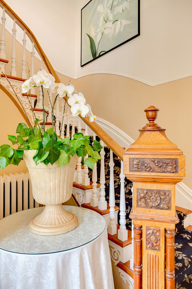 Fairholme Manor Inn Виктория Экстерьер фото