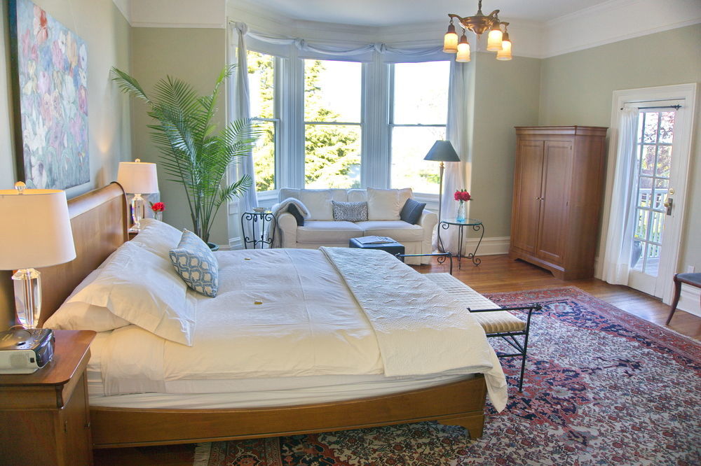 Fairholme Manor Inn Виктория Экстерьер фото