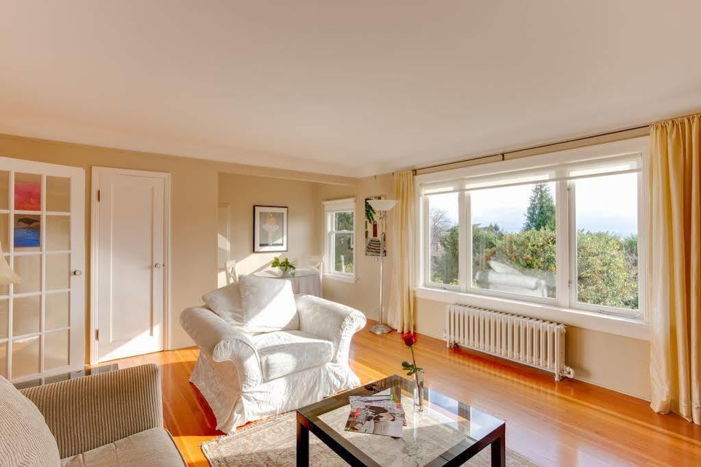 Fairholme Manor Inn Виктория Экстерьер фото